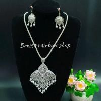 ราคา สร้อยคอพร้อมต่างหู สีเงินรมดำ ลายฉลุสวยงาม ต่างหูแบบเจาะ เครื่องประดับชุดไทย รุ่น0027 (14726506009)
