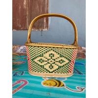 ราคา ตะกร้าหวายทรงรีลายดอกพิกุลขนาดกลาง Size M (20504093565)