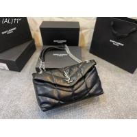 ราคา สุดฮิต กระเป๋าสะพายข้าง ขนาด11นิ้ว พร้อมกล่อง งานหายาก กระเป๋าผู้หญิง กระเป๋าสะพายข้าง (20660637744)