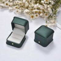ราคา ซื้อ2ส่งฟรี กล่องใส่แหวน กล่องแหวน ทรงสี่เหลี่ยม ปกหนัง ด้านในกำมะหยี่สีขาว (19206938308)