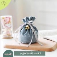 ราคา ถุงกำมะหยี่แดงมงคล ถุงเขียวเหนี่ยวทรัพย์ ถุงผ้ากำมะหยี่ สีเขียว พร้อมเข็มกลัดทอง ถุงหูรูดกำมะหยี่ใส่ทอง ใส่ของชำร่วย เครื่องสำอาง (12513549936)