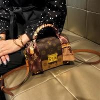 ราคา กระเป๋าฤดูร้อนแบบใหม่ปี2023กระเป๋าทรงกล่องมินิหลุยส์มิชลิงกระเป๋าทรงสี่เหลี่ยมใบเล็กกระเป๋าสะพายไหล่สะพายข้างแบบถือสำหรับผู้หญิง (19989868681)