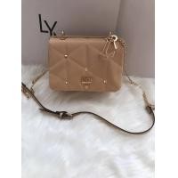 ราคา มีสินค้าพร้อมส่ง กระเป๋าสะพาย LYN ทรงกล่อง ด้านหน้ามีโลโก้แบรนด์โลหะ กระเป๋า LYN ทรงกล่องนมสายโซ่ (13631732092)