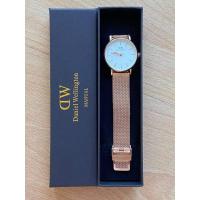 ราคา พร้อมส่ง DWนาฬิกาแฟชั่น สายเหล็ก หน้าปัด สีขาวและดำ นาฬิกาข้อมือผู้ชายและผู้หญิง ควอตซ์ เรียบหรู RC889 (20541461271)