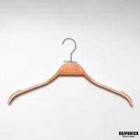 ราคา ไม้แขวนซาร่าลายไม้ ราคา 1โหล หัวหมุนได้ ไม้แขวนเสื้อ ไม้แขวนพลาสติก ไม้แขวนแบน (4458644663)