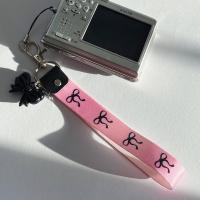 ราคา SUNSCRÈME PINK RIBBON HAND STRAP สายคล้องกล้อง มือถือ กระเป๋า (20690217627)