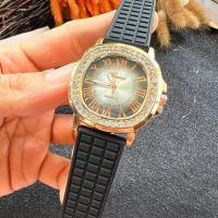 ราคา นาฬิกา Geneva เจนีวาแบรนด์ แท้หน้าปัดสไตล์ปาเต๊ะ มีหลายเเบบ เหมาะกับผู้หญิงทุกวัย ตั้งเวลาให้เเถมฟรีถุงฝ้าสีดำ (15669548919)