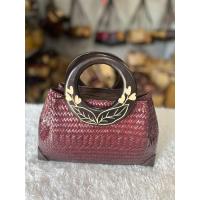 ราคา กระเป๋าสานกระจูดหูไม้แกะลาย หูไม้คละลาย 12 4 สูง 8 นิ้ว (20390292078)