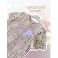 ราคา เดรสผ้าลูกไม้ฝรั่งเศสลายดอกไม้ปักฉลุทั้งตัว เนื้อผ้านุ่มหนา สีสวยมากค่า รุ่นนี้ทรงสวยใส่สบายมาก ดีเทลปลายแขน ชายกระโปรงเล่นเชิงโค้งสวยตามลายดอกไม้ งานสวยประทับใจ อย่าพลาดนะคะ ชุดมีซิปหลัง มีซับในค่ะ (