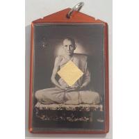 ราคา หลวงพ่อกวย รูปภาพนั่งสมาธิ ขนาดห้อยคอ ย้อนยุค สีขาวดำ ออกวัดรัตนชัย วัดจีน ในพิธีจตุรพิธพรชัย เสาร์5 หลังปั๊มตราวัด สร้าง9999 (20466240314)