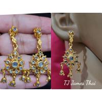ราคา ต่างหูชุดไทย ต่างหูเพชรซีก ต่างหูโบราณ ต่างหูออเจ้า ต่างหูแม่เกษร ต่างหูแม่การะเกด บุพเพสันนิวาส ตัวเรือนทำจากทองเหลืองฝังเพขชซีกสีเทา ความยาวระย้าประมาน 4 5 cm ตัวเรือนกว้างประมาน 1 5 cm งานโบราณละเอ