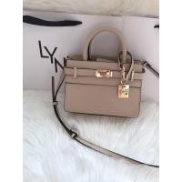 ราคา กระเป๋าถือ LYN 8 นิ้ว รุ่น Atlantis S หูจับ กระเป๋าสะพาย (12911512546)