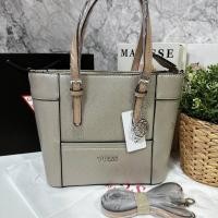 ราคา แถมถุงผ้า กระเป๋าถือ guess shopping tote size m มีสายยาวให้ แท้ outlet (20041424285)