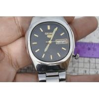 ราคา นาฬิกา Vintage มือสองญี่ปุ่น Seiko 5 Five ระบบ 6319 7110 Automatic Day Date ผู้ชาย ทรงสี่เหลี่ยม TV หน้าดำ หน้าปัด 35มม สายสแตนเลสเสียต้องล้างเครื่อง ขายตามสภาพ (19511123627)