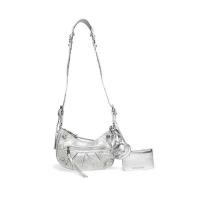 ราคา Steve Madden กระเป๋าสะพาย สีเงิน (20891343088)