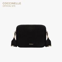 ราคา COCCINELLE กระเป๋าสะพายผู้หญิง รุ่น TEBE MINI CROSSBODY POCHETTE 55M301 สี NOIR (21018753040)