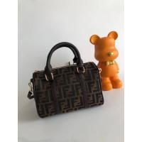 ราคา กระเป๋า เฟนดิ ทรงหมอน กระเป๋าผ้า ทรงหมอน ใบใหญ่ ขนาดกำลังดี อะไหล่ปั้มแบรนด์ที่หัวซิป และพู่ห้อย สินค้าไม่มีกล่อง (20608377227)