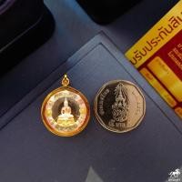 ราคา จี้พระหลวงพ่อโสธร ดอกไม้ข้างพลอยกลม 3K จับขอบ เลี่ยมทองแท้ กรอบทอง 90 มีใบรับประกัน พระเลี่ยมทอง 511 3614 3 (7689961100)