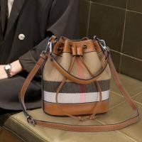 ราคา AIDRANI กระเป๋าสะพายข้างลายสก็อตหนังร่วมสมัยสำหรับผู้หญิงกระเป๋าทรงถังลายสก๊อตลำลองพร้อมกระเป๋าสะพายข้างหนังวัวผ้าใบ (20768810020)