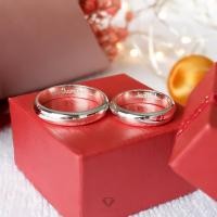 ราคา แหวนเงินแท้ หน้ากว้าง 4 มิลลิเมตร ผิวเงาทรงโค้ง สลักอักษรสีขาวพ่นทราย สามารถสลักอักษรได้ RC3 (9857747782)