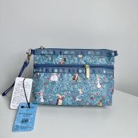 ราคา LeSportsac กระเป๋าคลัทช์7105กระเป๋ามือถือลายการ์ตูนกระเป๋าเครื่องสำอางสองชั้นกระเป๋าเก็บของกันน้ำมีซิปสองเส้นพร้อมเชือกคล้องมือ (20243634182)