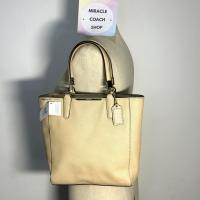 ราคา กระเป๋าถือ COACH แท้ หนังแท้ ตำหนิหนังไม่เรียบ ลดราคาขาดทุน COACH MADISON MINI NORTH SOUTH TOTE IN SAFFIANO LEATHER Tan Clearance (20963081885)