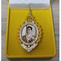 ราคา เข็มกลัด เข็มที่ระลึก เข็มกลัดล้อมเพชร พระบรมฉายาลักษณ์ ในหลวง ร 10 พร้อมกล่อง (19855091221)