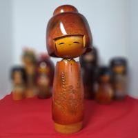 ราคา ตุ๊กตาไม้ โคเคชิ Japanese Kokeshi doll 9 นิ้ว งานฝีมือของแท้จากญี่ปุ่น (20799547091)