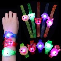 ราคา สร้อยข้อมือปาร์ตี้คริสต์มาส2ชิ้นไฟ LED ตัวการ์ตูนเรืองแสงรูปซานตาหิมะสายรัดข้อมือเกมสำหรับเด็กของขวัญไฟกระพริบสุดสร้างสรรค์ (20935504572)