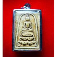ราคา สมเด็จฐานสิงห์ขาโต๊ะ หลวงพ่อแพ วัดพิกุลทอง จ สิงห์บุรี สมเด็จพิมพ์ขาโต๊ะ หลังครึ่งองค์ หันข้าง พร้อมกรอบ เนื้อผงเกสรปี2515 (19770301778)