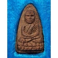 ราคา หลวงปู่ทวด วัดห้วยมงคล รุ่นทูลเกล้า ปี 2547 เนื้อว่านแดงพิมพ์นั่งบัวใหญ่ เนื้อว่านผสมทองปิดองค์หลวงพ่อทวดหลังฝังข้าวสารหิน พิมพ์ใหญ่ กล่องเดิม มวลสารดี เนื่องจากสร้างถวายทูลเกล้าพระราชินีในหลวง ร 9 อง