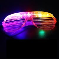 ราคา 1ชิ้นเรืองแสงในที่มืดแว่นตา Led แว่นตากันแดดสว่างขึ้นนีออนของขวัญปาร์ตี้เรืองแสงแว่นตาสำหรับเด็กผู้ใหญ่อุปกรณ์จัดงานปาร์ตี้ (20460119971)