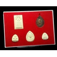 ราคา พระเครื่องหลวงพ่อคูณวัดบ้านไร่รุ่นทหารพรานปี2526ออกวัดสระแก้ว อ เมือง จ นครราชสีมาจำนวน1ชุด รับประกันแท้จากวัด (7162910211)