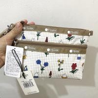 ราคา LeSportsac กระเป๋าคลัทช์7105กระเป๋ามือถือลายการ์ตูนกระเป๋าเครื่องสำอางสองชั้นกระเป๋าเก็บของกันน้ำมีซิปสองเส้นพร้อมเชือกคล้องมือ (20243634153)