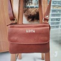 ราคา กระเป๋าสะพายหนังแท้ หนังชามัวส์ หนังวัวแท้ มี 3 ซิบ หนังนิ่มมาก ปรับสายสะพาย สั้นยาวได้ สินค้า OTOP 5 ดาว ราชบุรี (19129970473)