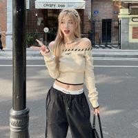 ราคา เสื้อถักเปิดไหล่สำหรับผู้หญิงเสื้อถักโชว์สะดือคอยาวแขนเสื้อเสื้อครอปครึ่งตัวสีตัดกัน (20952757254)