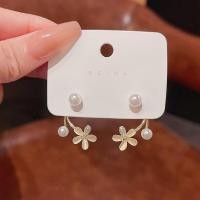 ราคา ต่างหูเพชรลายดอกไม้ตาแมวแฟชั่นใหม่ขนาดเล็กแบบญี่ปุ่นและเกาหลีสำหรับสตรีต่างหูเงิน925ดีไซน์ประณีตและใช้งานได้หลากหลายสำหรับผู้หญิง (19079448260)