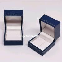 ราคา กล่องหนังลายหลุยส์กล่องใส่แหวนลายหลุยสีน้ำเงินภายในสีขาวในสลับด้านเป็นต่างหูได้ (2761324718)