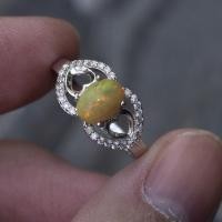 ราคา แหวนพลอยพลอยโอปอลเอธิโอเปีย Opal บ่าข้างประดับเพชรCZ ตัวเรือนเงินแท้ 92 5 ชุบทองคำขาว ไซด์นิ้ว 58 เบอร์ 8 5US สินค้ามีใบรับประกัน (12456016578)