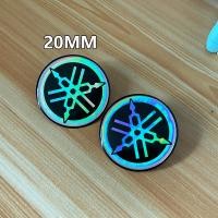 ราคา จัดส่งฟรี 2 ชิ้น ล็อต 3D เรซิ่นสัญลักษณ์สำหรับ Yamaha โลโก้ LC135 y15zr R25 mt09 125zr (9673788417)