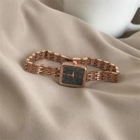ราคา นาฬิกาสร้อยข้อมือสไตล์ชาแนลแบบดูแพงสำหรับผู้หญิง INS นาฬิกาสีเขียวหน้าปัดเล็กแฟชั่นดีไซน์เรียบง่ายแนววินเทจสไตล์ฮ่องกง (13687677778)