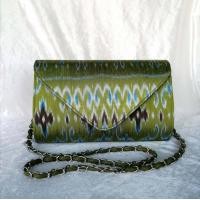 ราคา กระเป๋าผ้าไหมแท้ กระเป๋าสะพาย ปรับสายกระเป๋าได้ กระเป๋าตังค์ ลายไทย สีสวย เกรดพรีเมี่ยม NgamNate (17280403918)