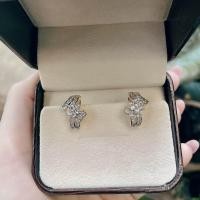 ราคา Titapa jewelryต่างหูเพชรกระจุกดอกพิกุล ก้านฝังสอด2แถวแบบห่วงใส่สบายงานมาใหม่เพชรขาววิ้งน้ำ100คัดทุกเม็ดเหลี่ยมH Aน้ำลึกสวยเล่นไฟระยิบระยับงานปราณีตละเอียดมากตัวเรือนมีน้ำหนักแข็งแรงตัวล็อคแน่นหนาใส่ได