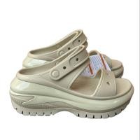ราคา Crocs Mega Crush Sandal Buy1Pair get Free 4 Jibbitzs 100 10สีมาไหม่ล่าสุด รองเท้าแตะสวมผู้หญิง รองเท้าครอส์ผู้หญิง รองเท้าส้นสูงรองเท้าส้นตึก สวยนิ่มใส่สบาย (19119297396)