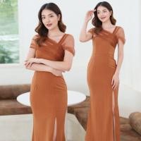 ราคา ชุดราตรียาวสีน้ำตาลอิฐ ส้มอิฐ สไตล์เรียบหรูดูแพง ไหล่แต่งผ้าซีทรู กระโปรงยาวผ่าหน้า เหมาะสำหรับใส่เป็นชุดราตรี ชุดไปงานแต่งงาน ชุดเพื่อนเจ้าสาว ชุดไปงานเลี้ยงต่างๆ (19457688205)