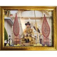 ราคา กรอบรูปกระจกมงคล ในหลวงรัชกาลที่10 ทรงประทับที่นั่งพุดตาลทอง ขนาด18 23 นิ้ว (16218031907)