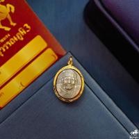 ราคา จี้พระหลวงปู่ทวด เหยียบน้ำทะเลจืด วัดช้างไห้ เลี่ยมกรอบทอง 90 เหรียญซาติน มีใบรับประกัน พระเลี่ยมทอง สวยถูก 511 1126 (8305365243)