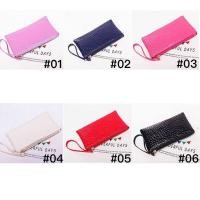 ราคา พร้อมส่ง กระเป๋าใบยาวคล้องแขนสวยเรียบสามารถใส่มือถือเครื่องสำอางได้พร้อมส่ง กระเป๋าใบยาวคล้องแขนสวยเรียบสามารถใส่เครื่องสำอางได้ เนื้อผ้า PUเกรดA จุดเด่น เนื้อผ้าดีดูมีคุณภาพ งานเย็บละเอียด สีสดหวาน ป