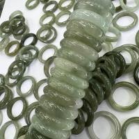 ราคา แหวนหยก เขียว และ หยกเขียวขาว หยกพม่าแท้ เนื้อธรรมชาติ อัญมณีมงคลชาวจีน (16911413248)