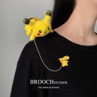 ราคา เข็มกลัด ติดเสื้อ มีตุ๊กตาน่ารัก ติดกระเป๋า เกร๋ๆ Brooch cute พร้อมสายห้อย สินค้าพร้อมส่ง (17825222269)